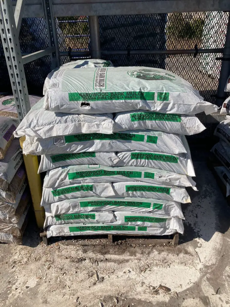 More hardwood mulch at lowes