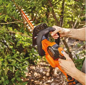 BLACK+DECKER 20V MAX Cordless Hedge Trimmer with Power Command Powercut, 22-Inch (LHT321FF)