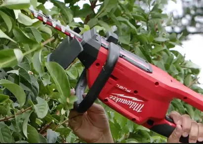 milwaukee hedge trimmer 24 inches