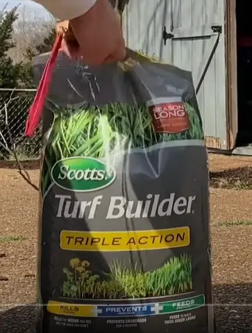 scotts turf  builder triple action