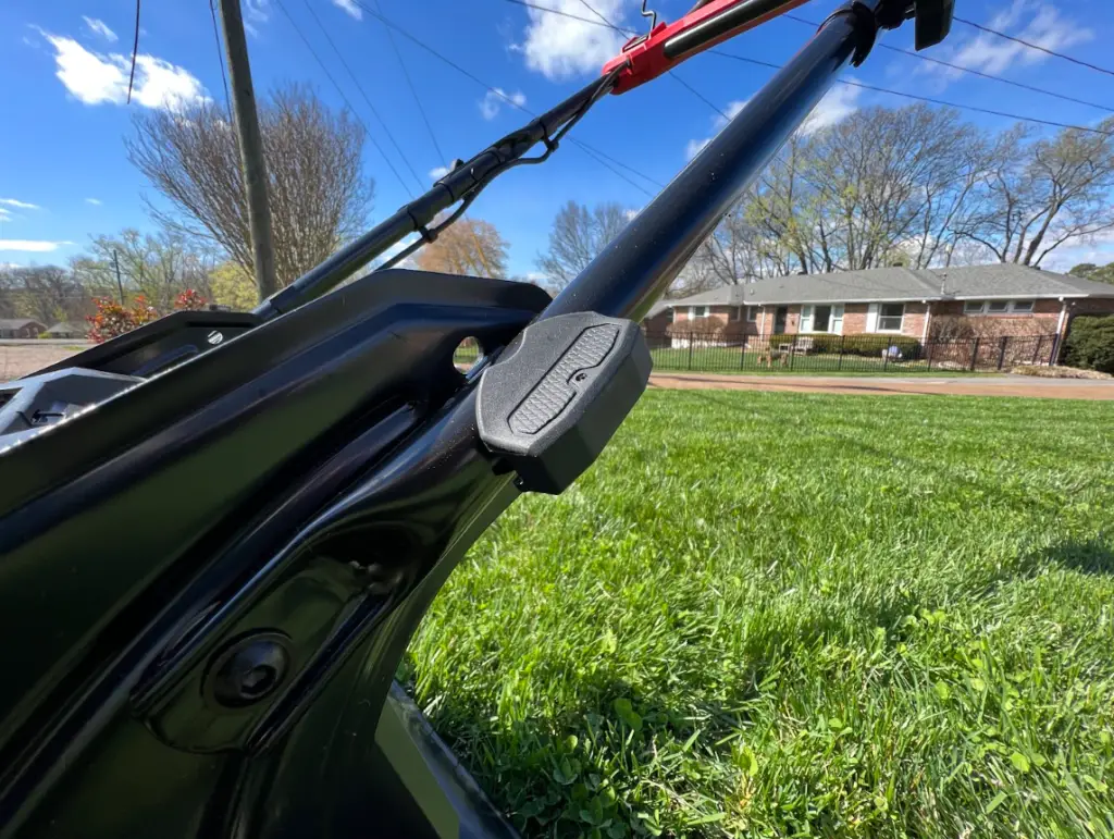 folding down  the knobs on the milwaukee m18 mower