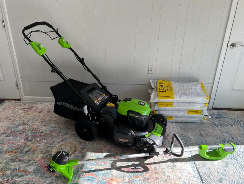 Greenworks 21 40V Self-Propelled Lawn Mower with 5.0 Ah Battery & Charger​  2516402 