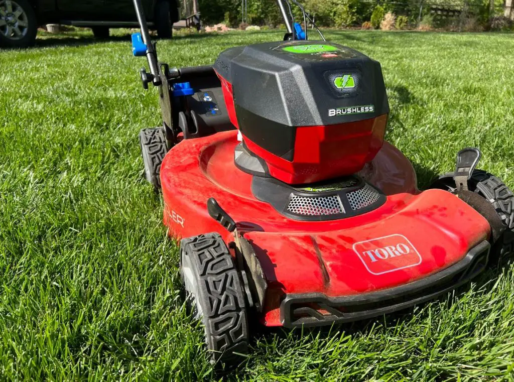 Toro battery powered online self propelled lawn mower